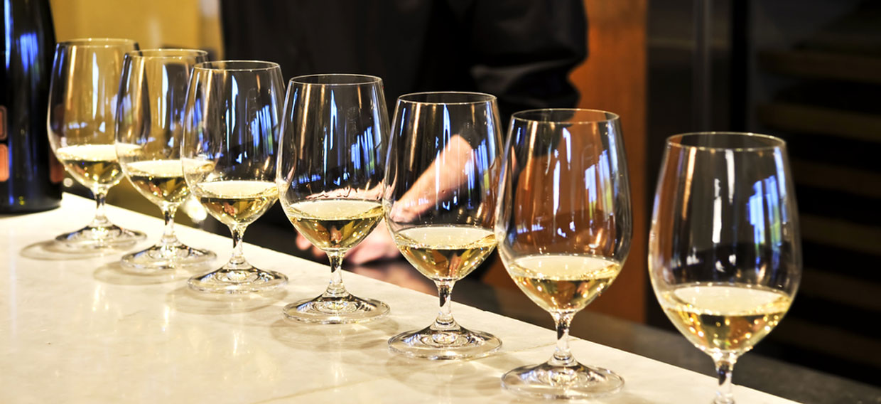 white wine tasting